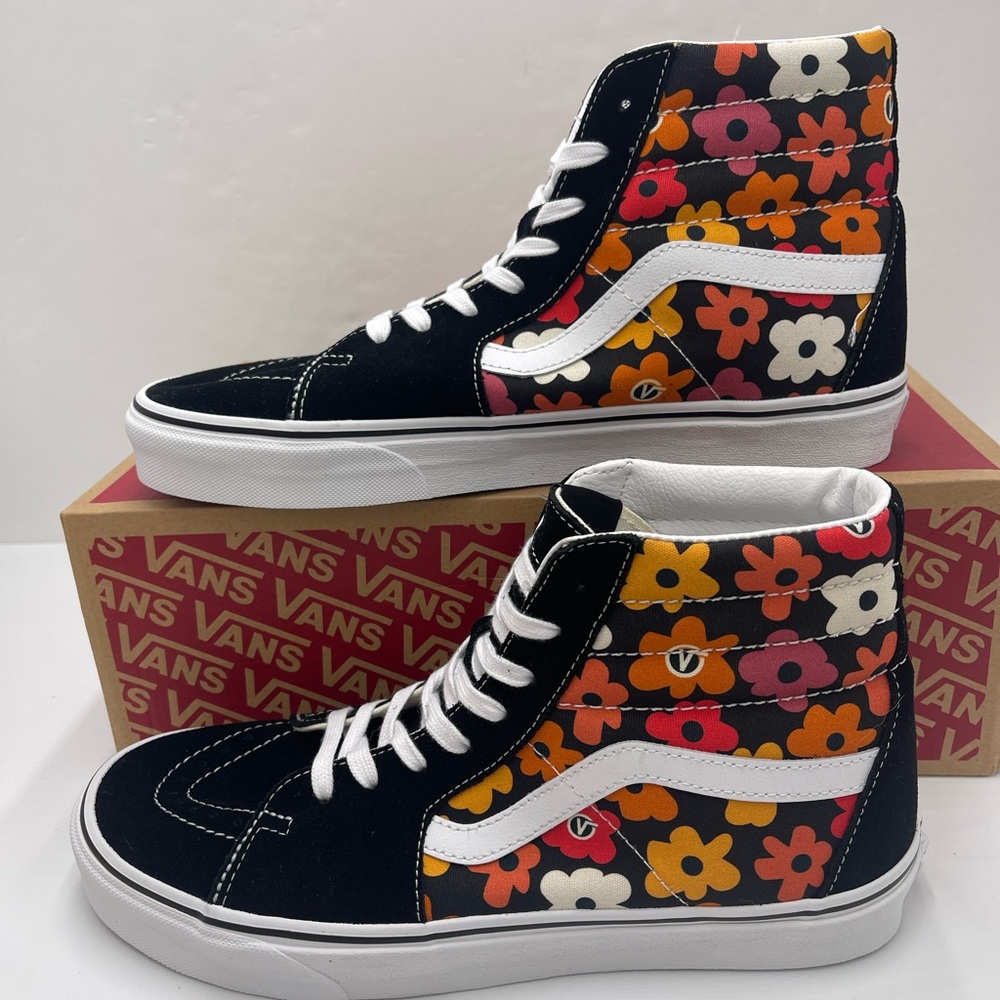 Vans Men's Sk8-Hi
Flower Black/Multi Sneakers
VN000D5|BML
Floral High-Top - Picture 2 of 16